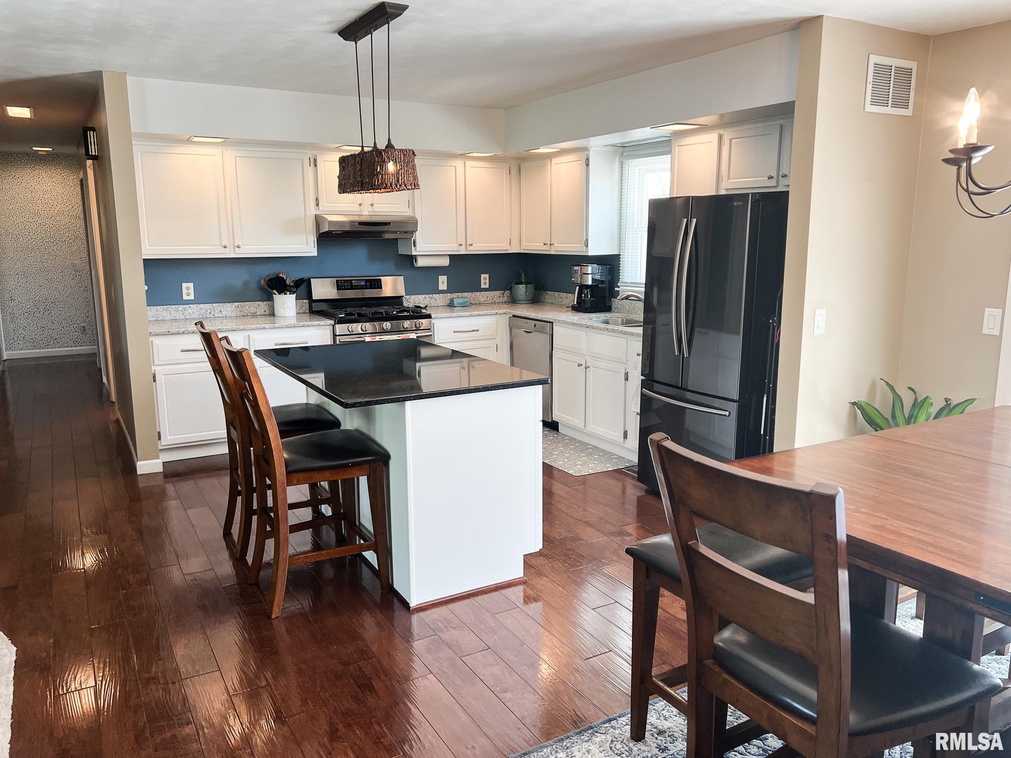 2201 Oak Drive Eureka, IL 61530 - Photo 20 of 73