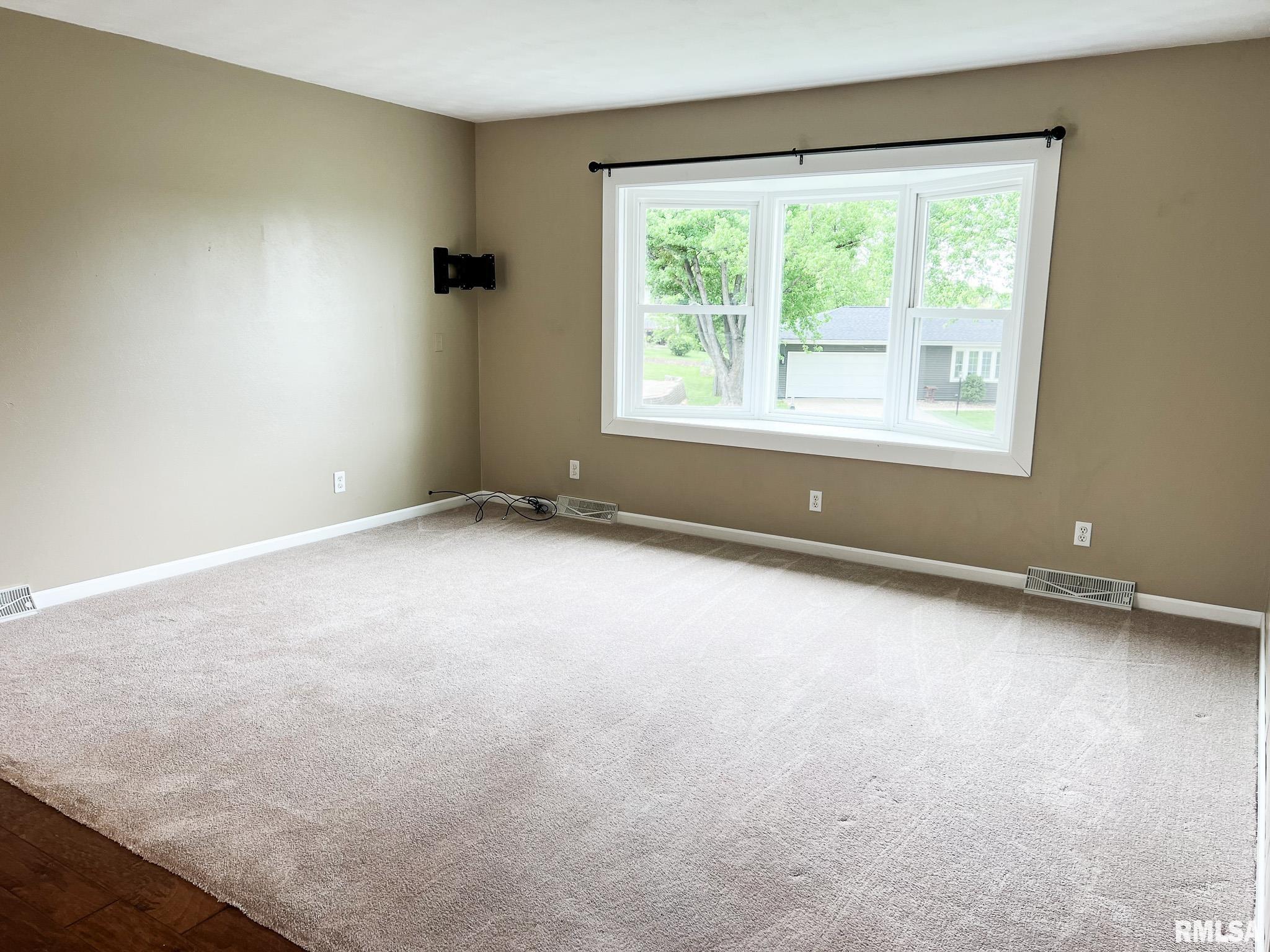 2201 Oak Drive Eureka, IL 61530 - Photo 30 of 73