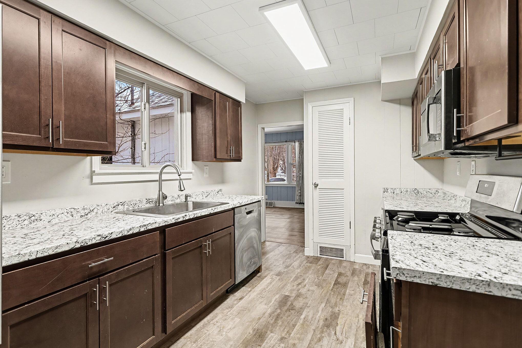 88 North Sprague Street Coldwater, MI 49036 - Photo 10 of 18 010_ds9a0025_378