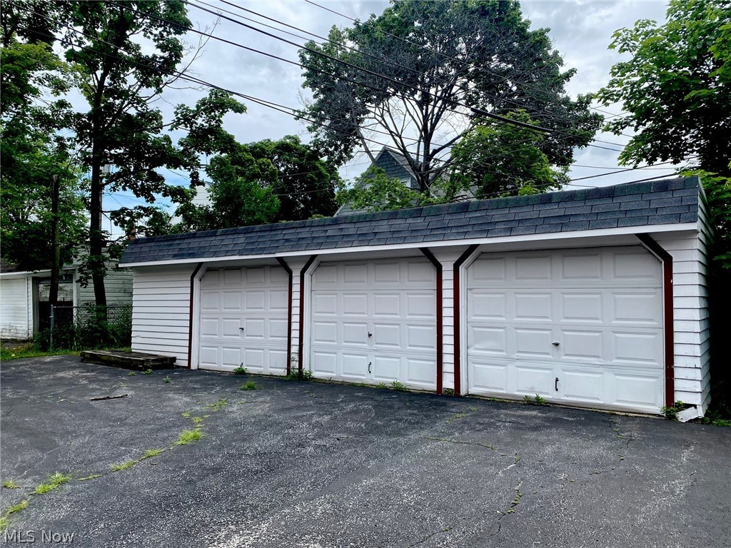 3377 Sutton Road Cleveland, OH 44120 - Photo 17 of 19 3 car + garage