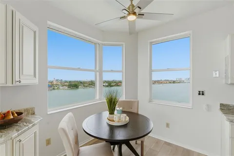 $800,000 | 7932 Sailboat Key Boulevard South, Unit 701, South Pasadena, FL 33707