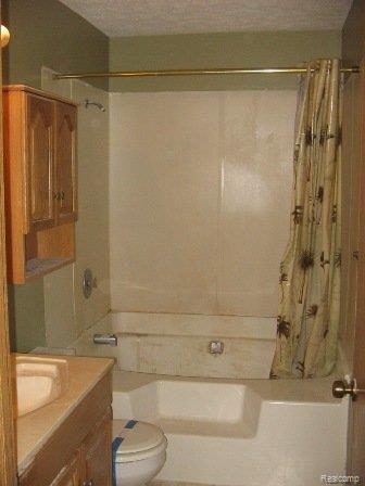 20433 Merriman Road Romulus, MI 48174 - Photo 10 of 14 Master Bathroom