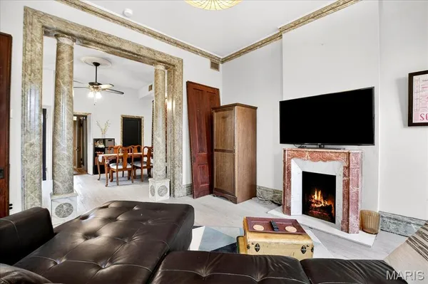 $1,950 | 1010 Allen Avenue, Unit 2F, St. Louis, MO 63104