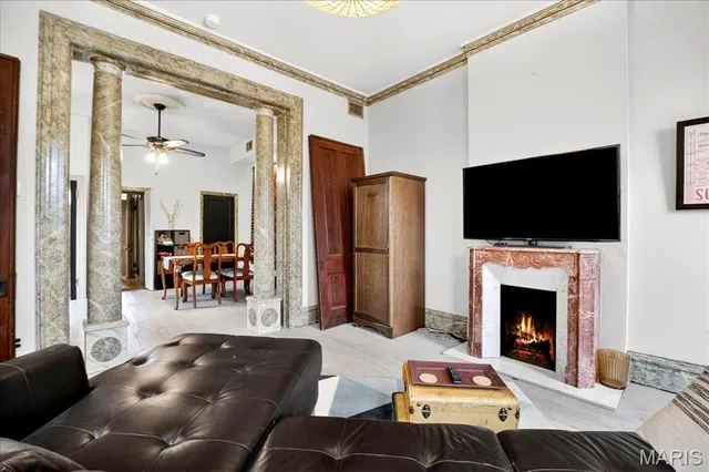 $2,200 | 1010 Allen Avenue, Unit 2F, St. Louis, MO 63104