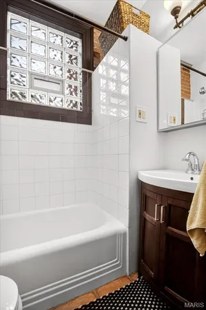 $1,950 | 1010 Allen Avenue, Unit 2F, St. Louis, MO 63104