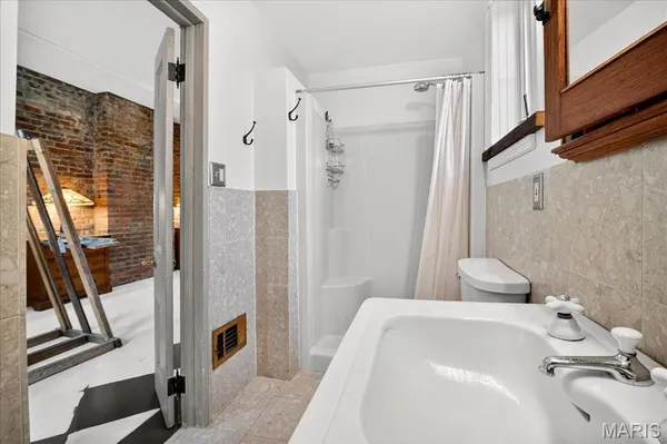 $1,950 | 1010 Allen Avenue, Unit 2F, St. Louis, MO 63104