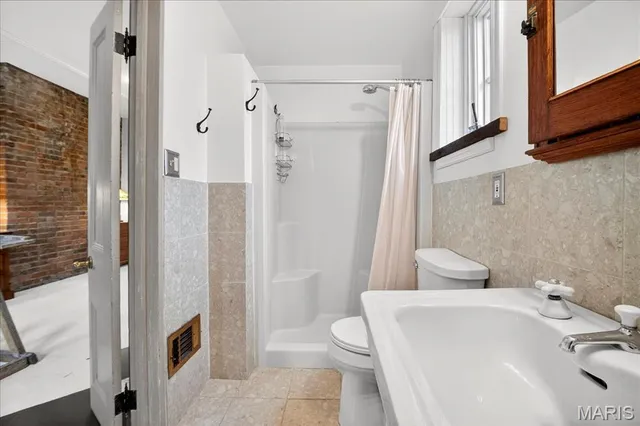 $2,200 | 1010 Allen Avenue, Unit 2F, St. Louis, MO 63104