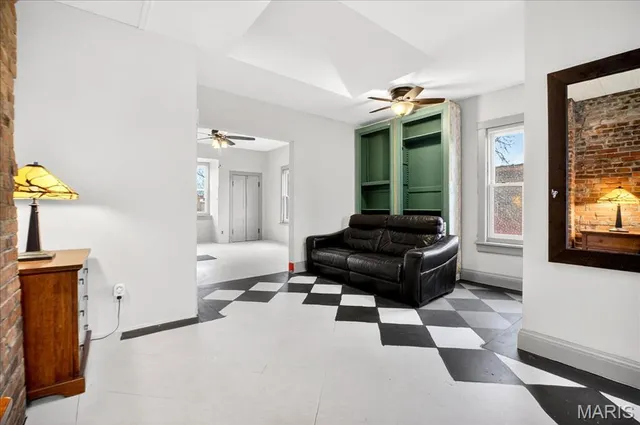 $2,200 | 1010 Allen Avenue, Unit 2F, St. Louis, MO 63104