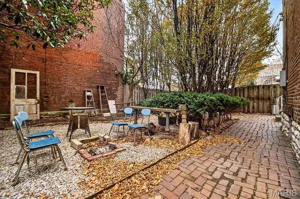 $1,950 | 1010 Allen Avenue, Unit 2F, St. Louis, MO 63104