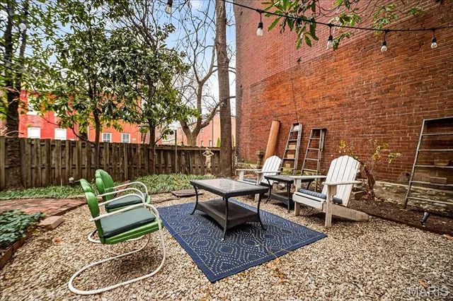 $2,200 | 1010 Allen Avenue, Unit 2F, St. Louis, MO 63104