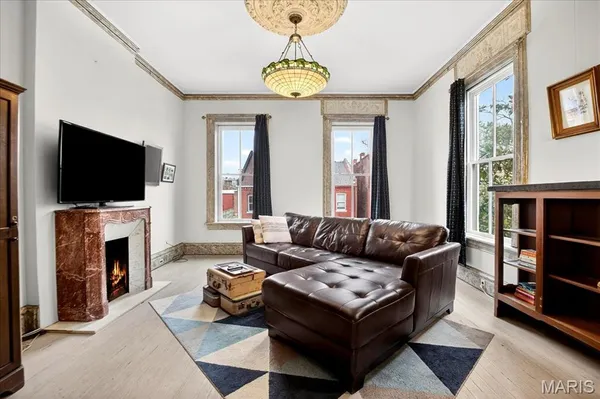 $1,950 | 1010 Allen Avenue, Unit 2F, St. Louis, MO 63104