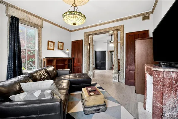 $1,950 | 1010 Allen Avenue, Unit 2F, St. Louis, MO 63104