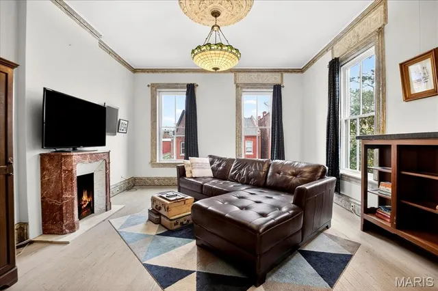 $2,200 | 1010 Allen Avenue, Unit 2F, St. Louis, MO 63104