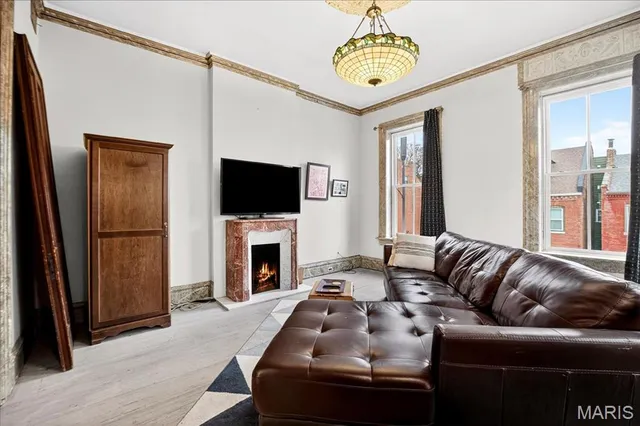 $2,200 | 1010 Allen Avenue, Unit 2F, St. Louis, MO 63104