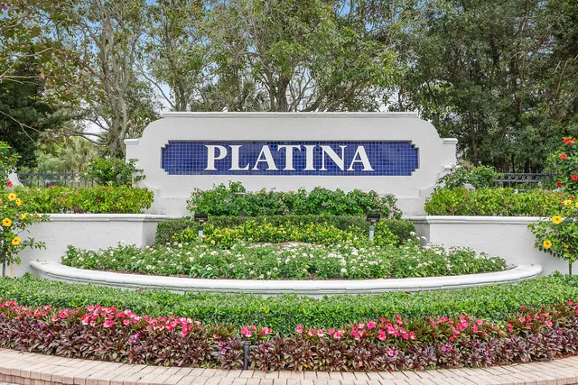 a view of a sign board with flower