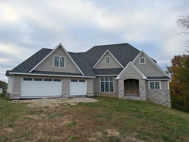 $839,900 | 19468 250th Avenue, Bettendorf, IA 52722