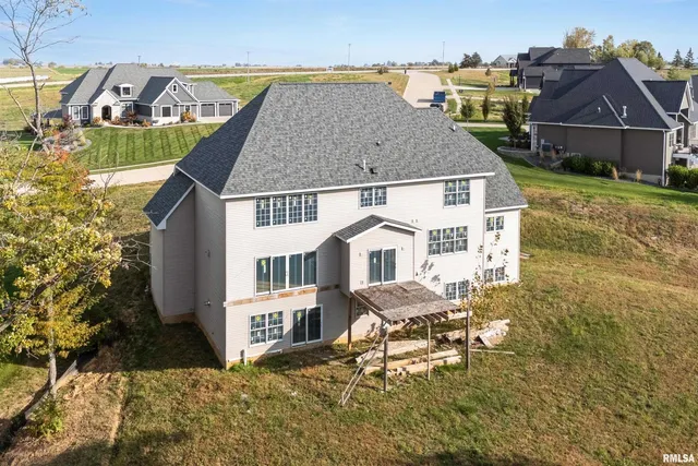 $839,900 | 19468 250th Avenue, Bettendorf, IA 52722