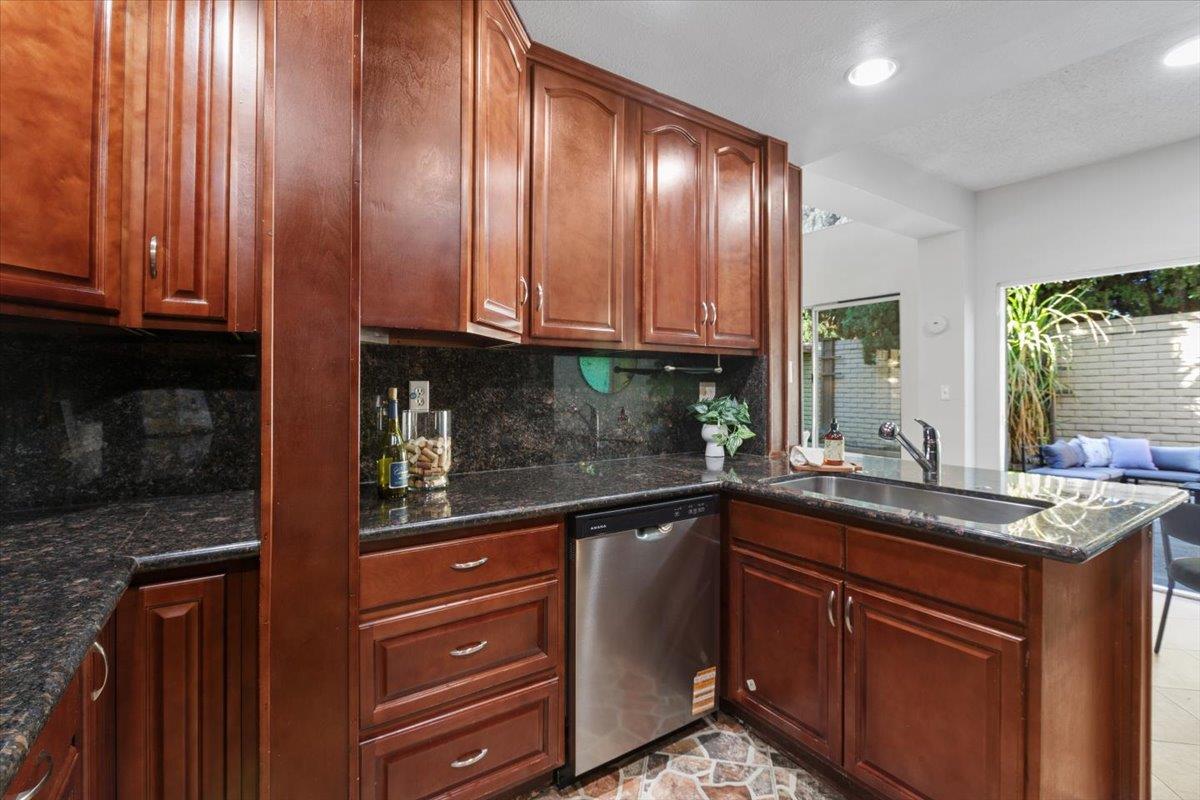 239 Kerry Common Fremont, CA 94536 - Photo 9 of 46