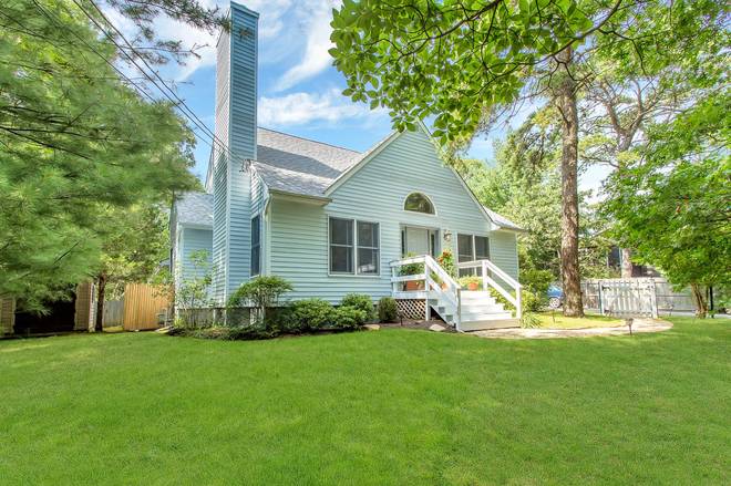 18 Whooping Hollow Road East Hampton, NY 11937 - Photo 1 of 15