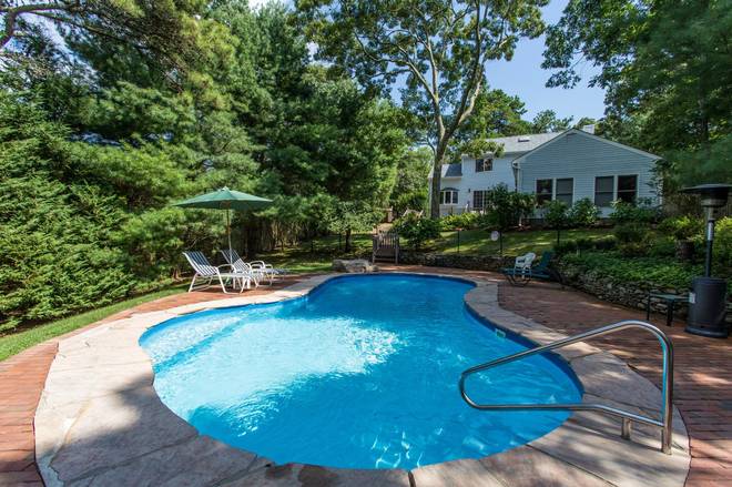 18 Whooping Hollow Road East Hampton, NY 11937 - Photo 2 of 15