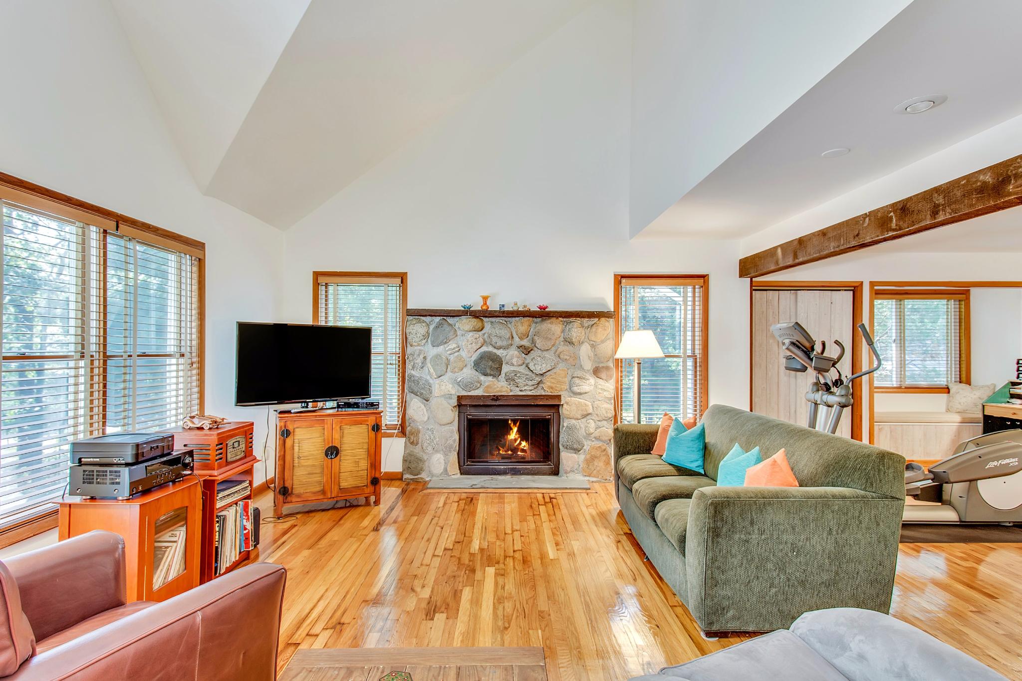 18 Whooping Hollow Road East Hampton, NY 11937 - Photo 4 of 15