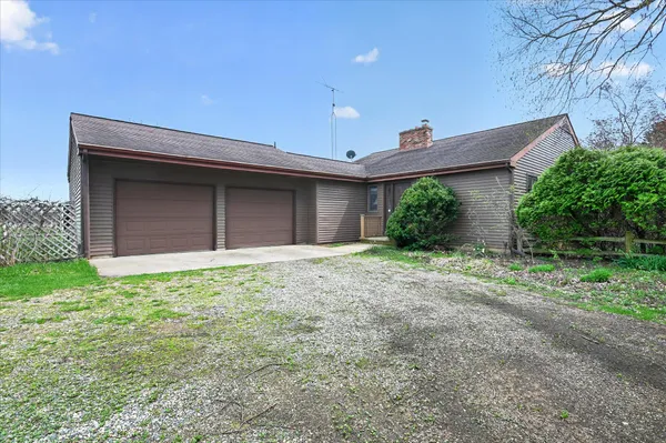 $400,000 | 15300 20 Mile Road, Marshall, MI 49068