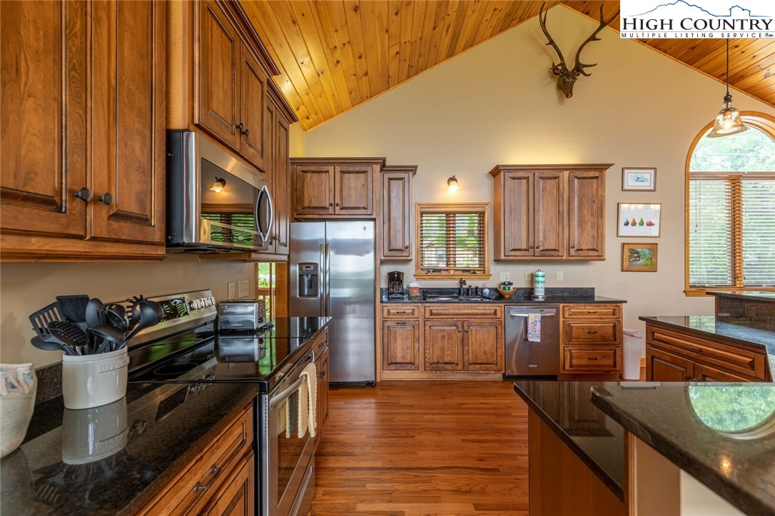 253 Alpine Road Blowing Rock, NC 28605 - Photo 11 of 50 Gallery Image 11