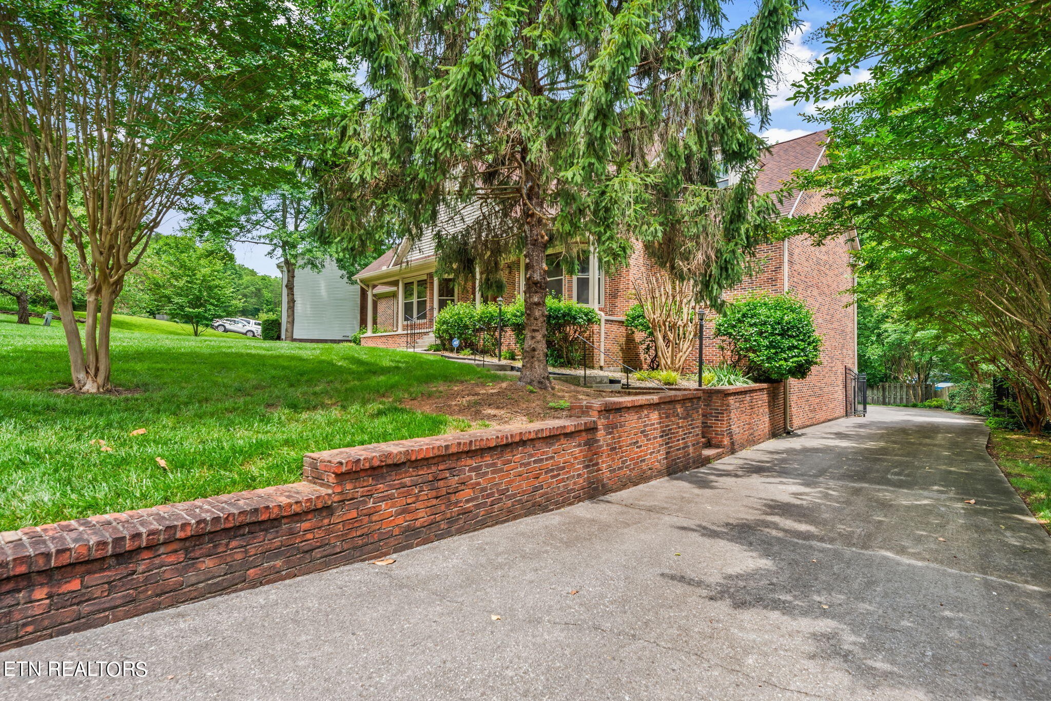 102 Amanda Place Oak Ridge, TN 37830 - Photo 4 of 56
