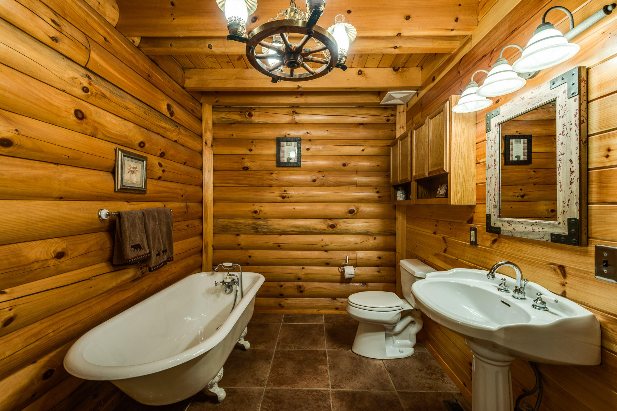 891 Clint Lowe Road Crossville, TN 38572 - Photo 23 of 32 Bathroom