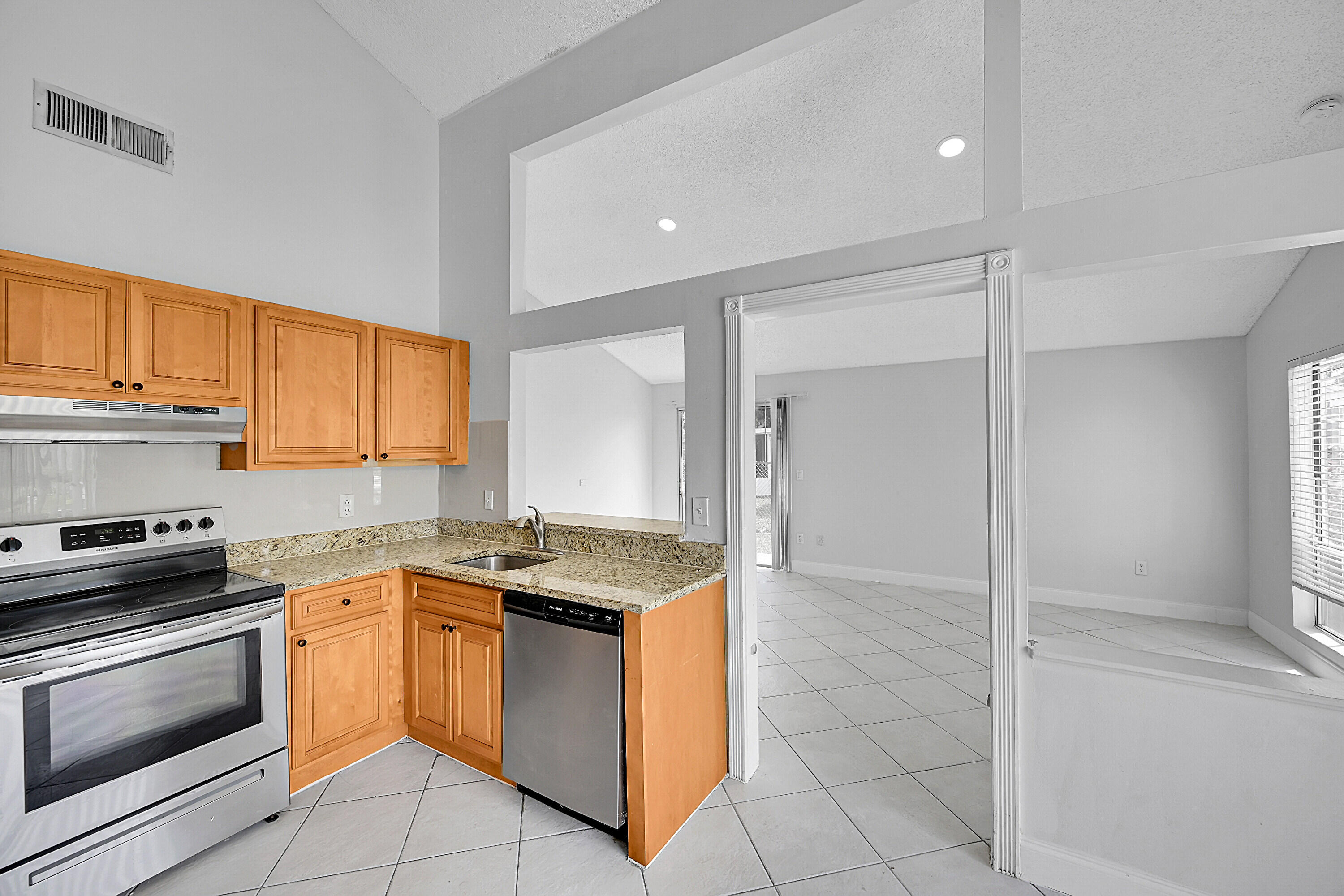 8403 Garden Gate Place Boca Raton, FL 33433 - Photo 11 of 28 11_0 (11)