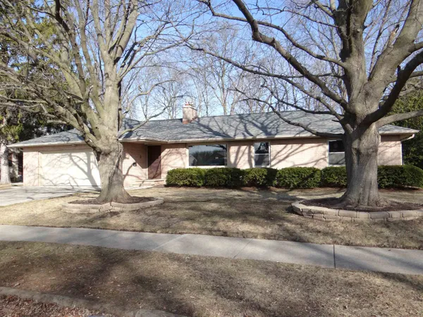 $330,000 | 1238 Maple Street, Neenah, WI 54956