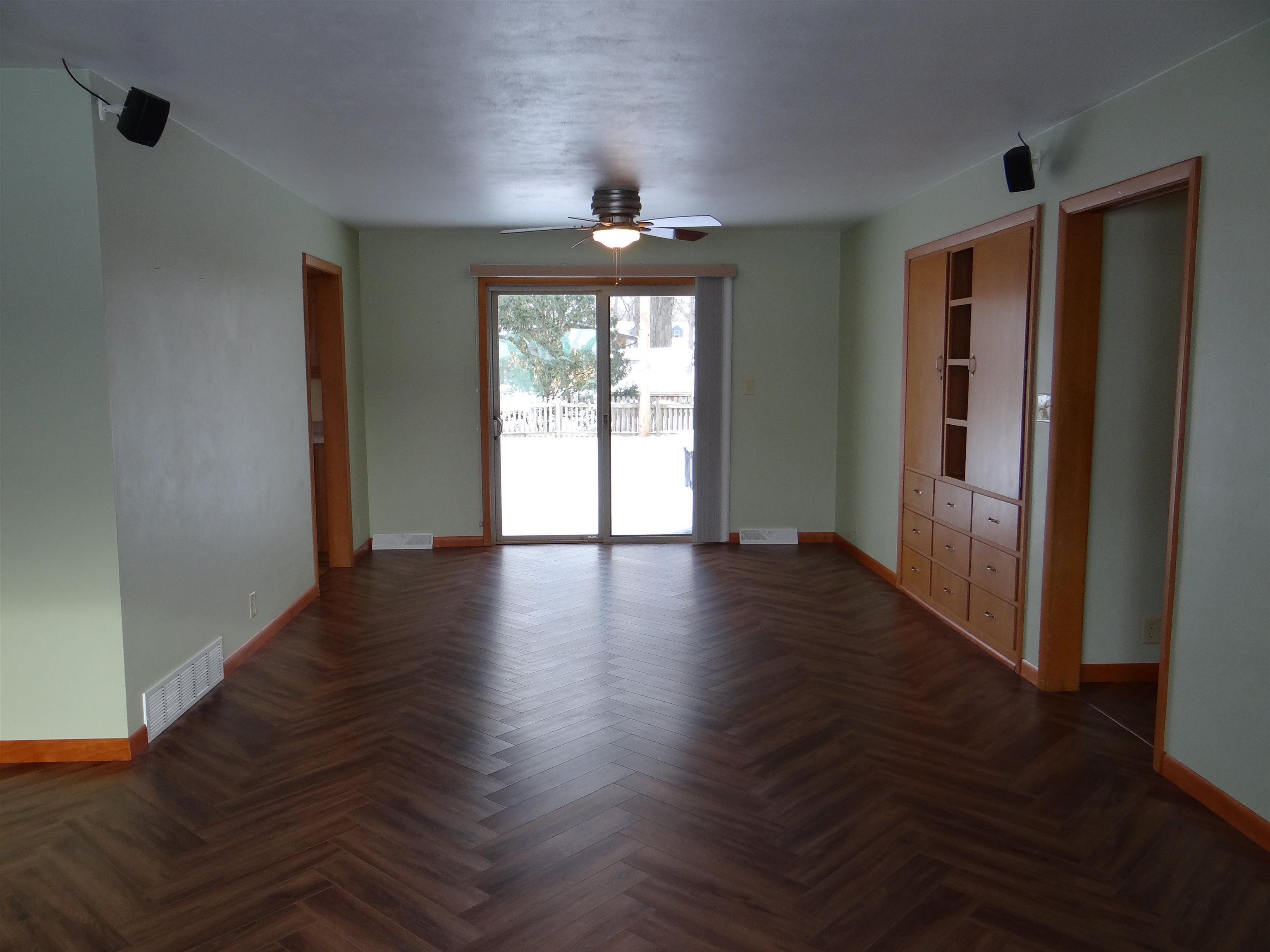 1238 Maple Street Neenah, WI 54956 - Photo 4 of 53