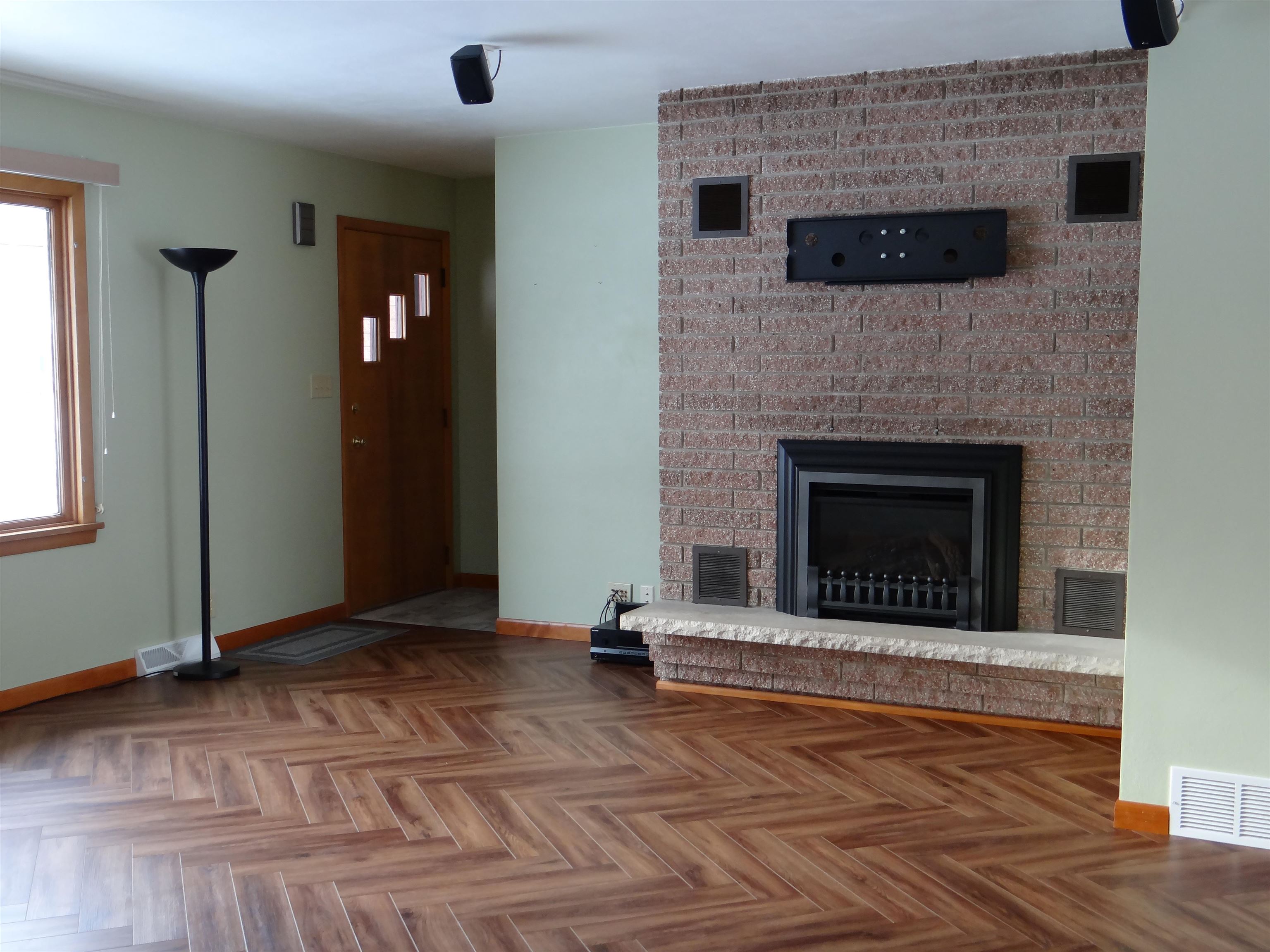 1238 Maple Street Neenah, WI 54956 - Photo 7 of 53