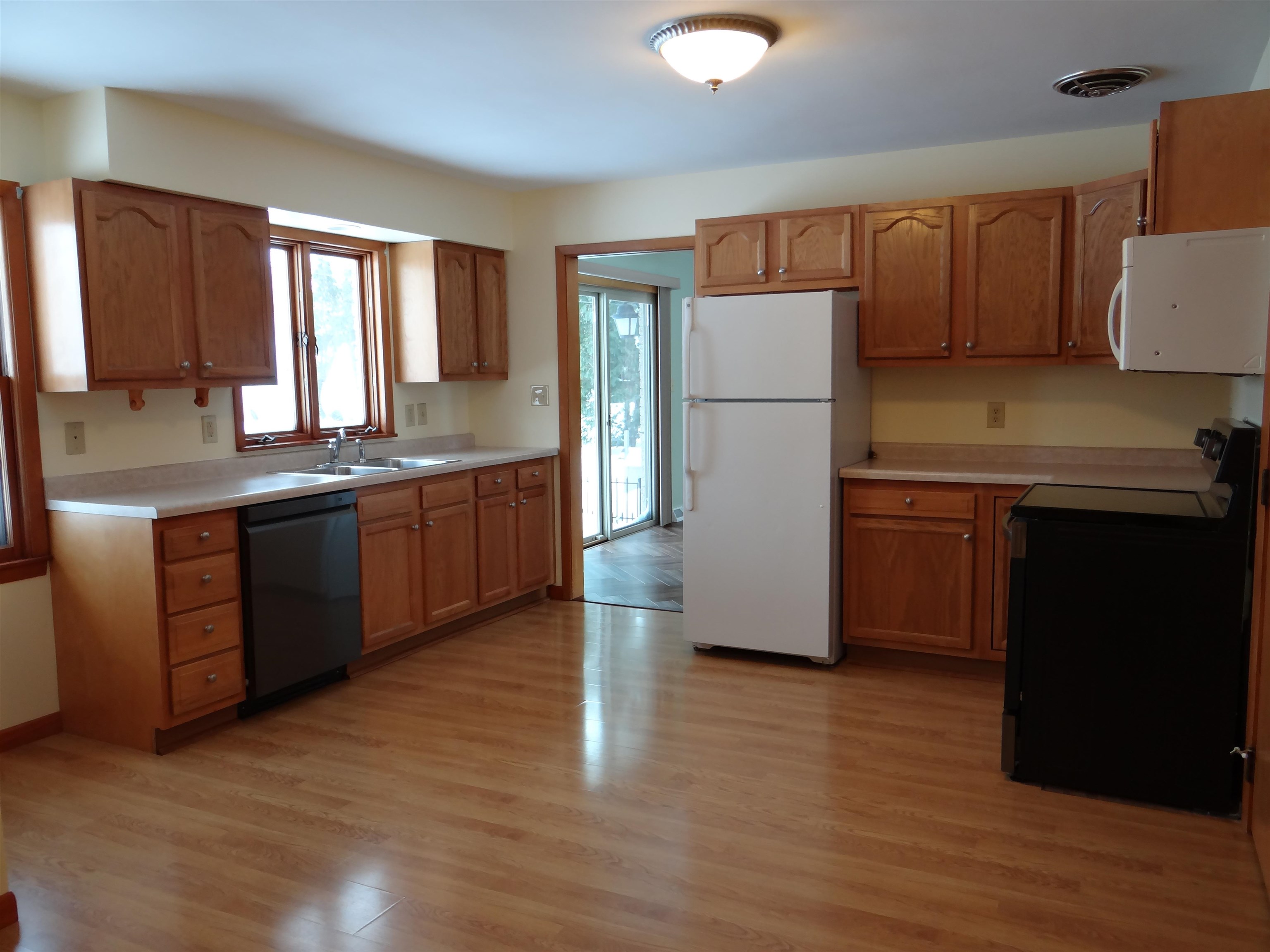 1238 Maple Street Neenah, WI 54956 - Photo 9 of 53