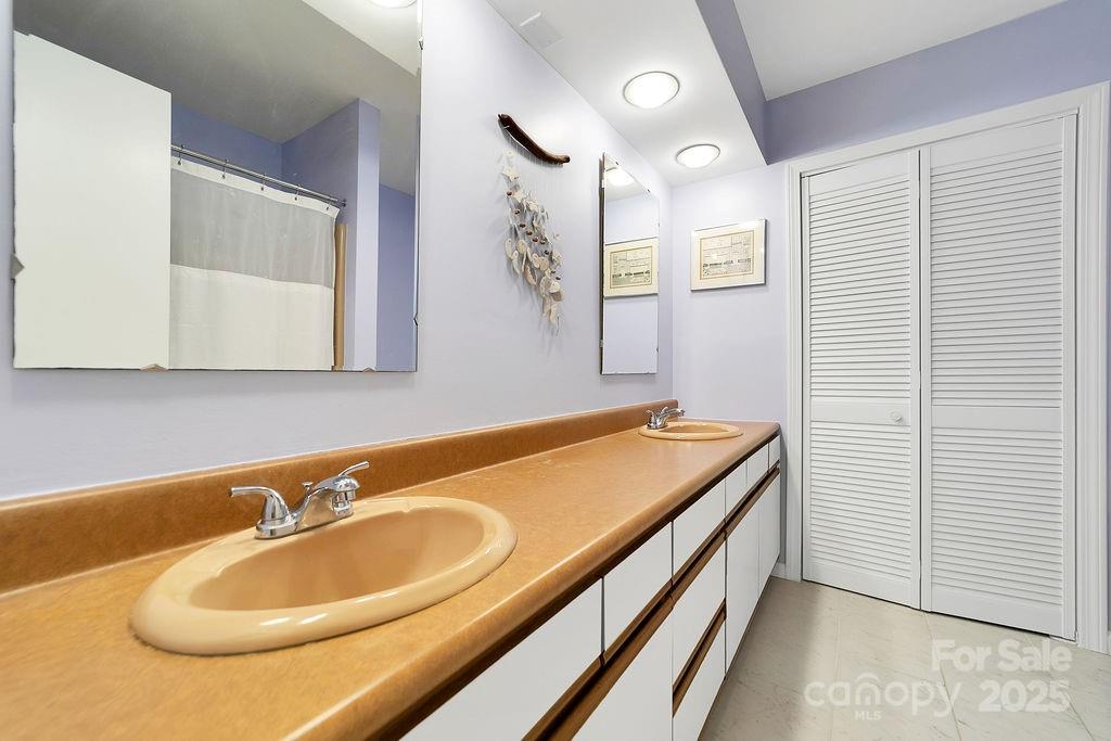 109 Rocky Hill Overlook Road Brevard, NC 28712 - Photo 30 of 41 a bathroom with a tub sink and mirror