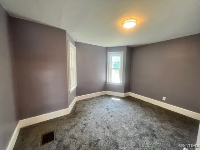 $2,250 | 909 James Avenue, Niagara Falls, NY 14305