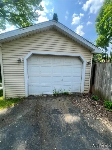 $2,250 | 909 James Avenue, Niagara Falls, NY 14305