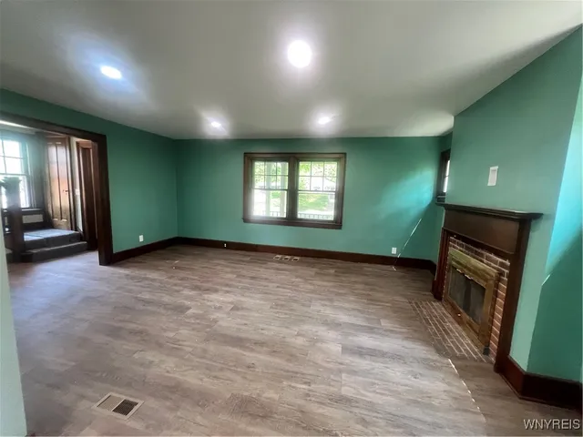 $2,250 | 909 James Avenue, Niagara Falls, NY 14305