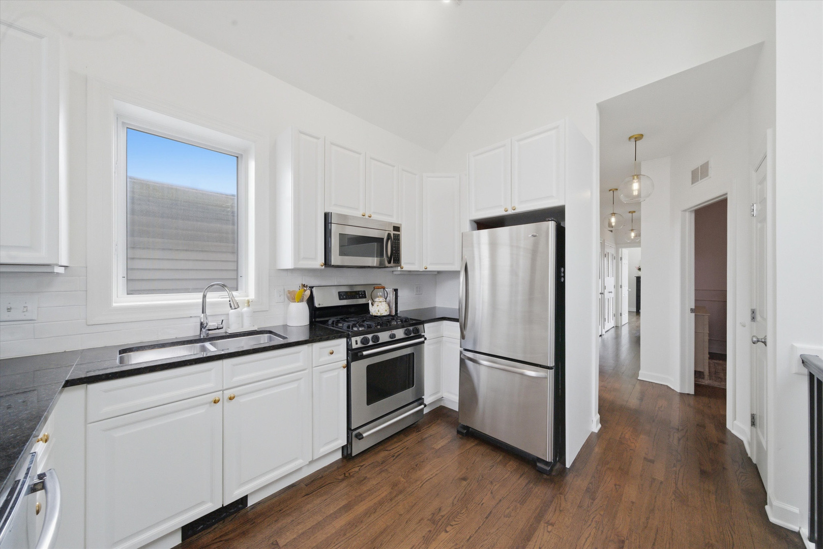 3042 North Racine Avenue, Unit 3 Chicago, IL 60657 - Photo 5 of 18
