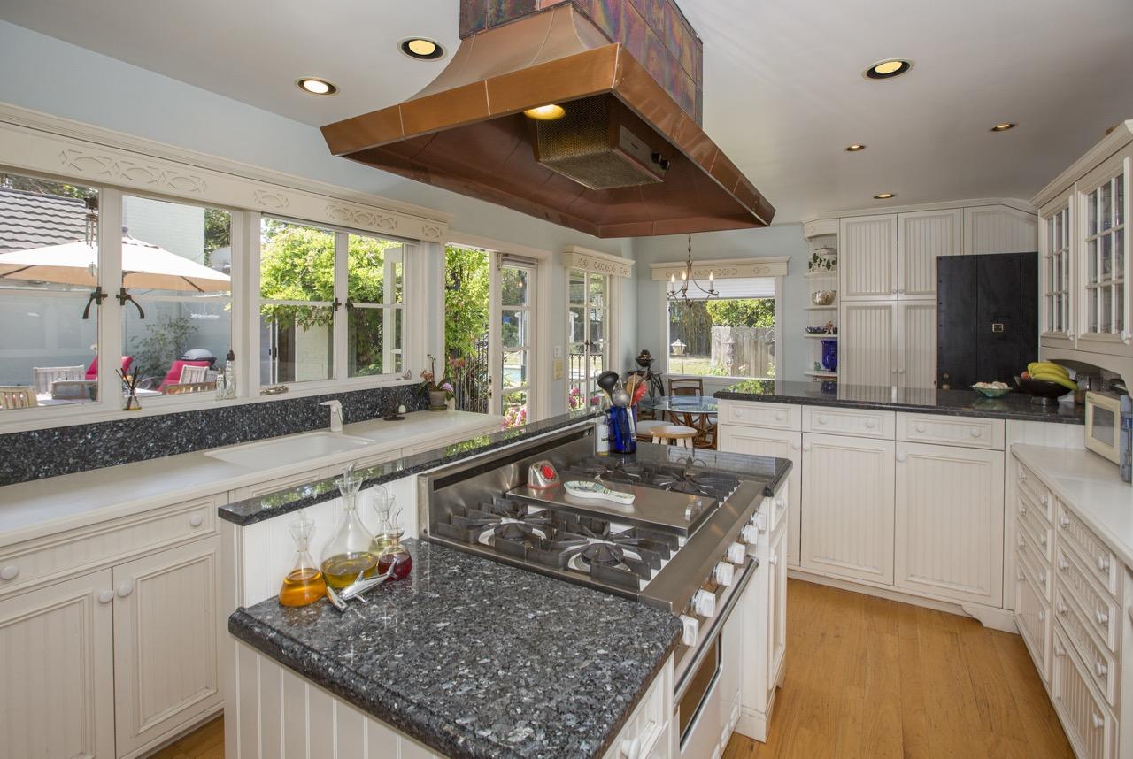 5317 Star Pine Road Carpinteria, CA 93013 - Photo 7 of 28 Granite/Corian Counters, Viking Stove