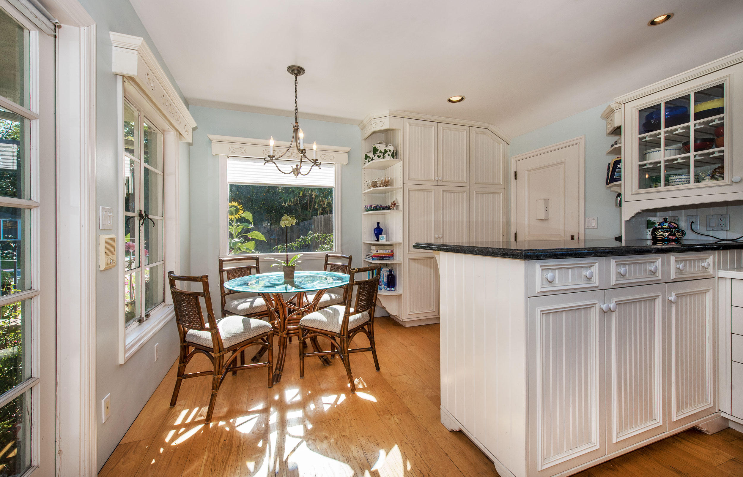 5317 Star Pine Road Carpinteria, CA 93013 - Photo 9 of 28 Bright Kitchen Nook