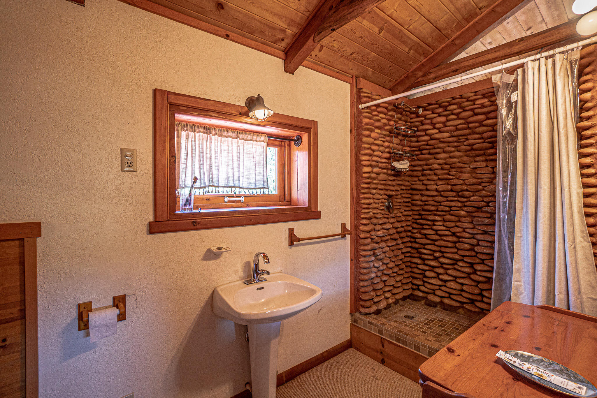 2909 Dead Indian Memorial Road Ashland, OR 97520 - Photo 17 of 75 Main House Primary Bathroom