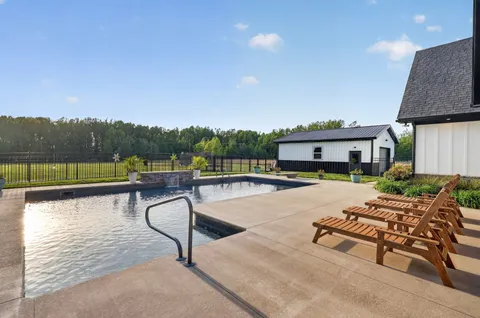 $1,299,000 | 879 Mt Vernon Road, Bethpage, TN 37022
