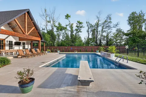 $1,299,000 | 879 Mt Vernon Road, Bethpage, TN 37022
