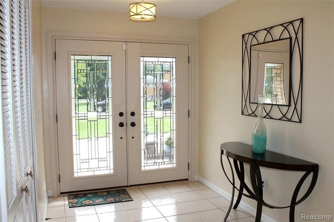 30740 Ridgeway Drive Farmington, MI 48334 - Photo 6 of 58 IMG_1695.JPG