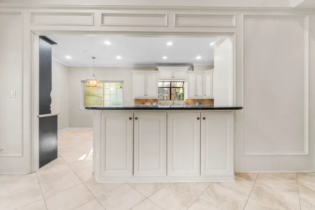 $699,000 | 4 Maystar Court, The Woodlands, TX 77380