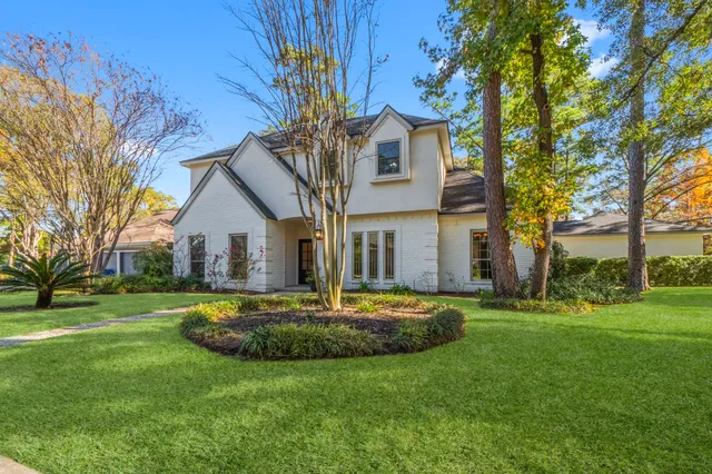$699,000 | 4 Maystar Court, The Woodlands, TX 77380
