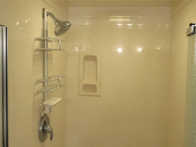 $699,000 | 4 Maystar Court, The Woodlands, TX 77380