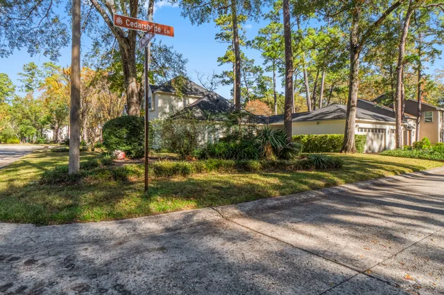 $699,000 | 4 Maystar Court, The Woodlands, TX 77380