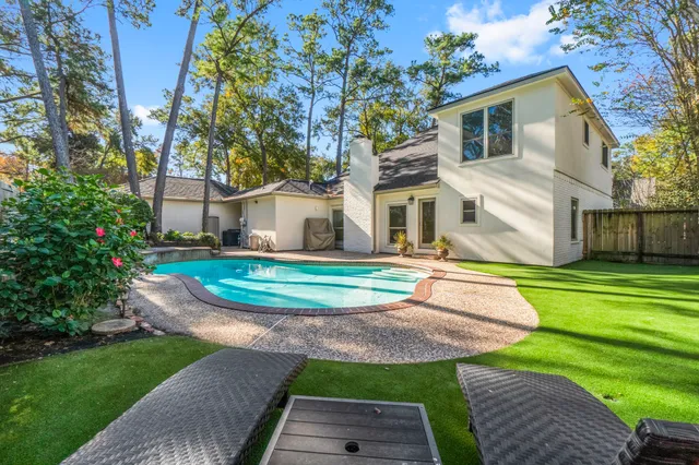 $699,000 | 4 Maystar Court, The Woodlands, TX 77380
